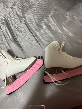 JACKSON White Women’s Figure Ice Skates with Pink Blade Covers